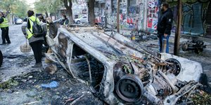 Βομβαρδισμένο τοπίο τα Εξάρχεια μετά τα σοβαρά επεισόδια με τους κουκουλοφόρους- φωτογραφία intimnews