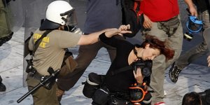 Reuters: Σκηνές χάους και βίας στην Ελλάδα αν υπάρξει χρεοκοπία