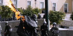 Guardian: Η Ελλάδα είναι ένα στοιχειωμένο σκιάχτρο