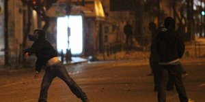 Ξεκίνησε η πορεία από τα Προπύλαια - Μικρά επεισόδια και χρήση χημικών από τα ΜΑ
