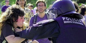 Συμπλοκές και αστυνομική βία στην Ισπανία σε διαδηλώσεις [εικόνες]