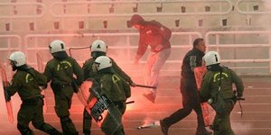 Στον εισαγγελέα 6 άτομα για τα επεισόδια στον αγώνα ΠΑΟ-Ολυμπιακός του περσινού