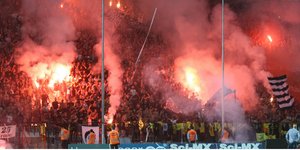 Aγρια συμπλοκή οπαδών ΠΑΟΚ-ΑΡΗ στο Μακροχώρι - Τα έκαναν γυαλιά - καρφιά