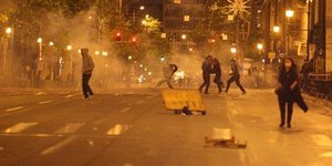 Μάχες σώμα με σώμα και άγριες συμπλοκές στους δρόμους της Αθήνας