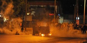 Εκρηκτικό το κλίμα στην Πάτρα - Νέα επεισόδια μεταξύ κατοίκων και ΜΑΤ