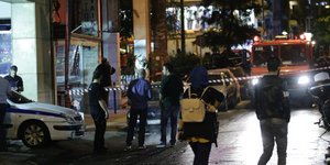 επίθεση στο ΑΤ Ομόνοιας/Φωτογραφία: Eurokinissi