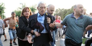 Επίθεση στον Γιάννη Μπουτάρη/Φωτογραφία: Eurokinissi