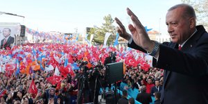 Ο Ερντογάν σε προεκλογική συγκέντρωση (Presidential Press Service via AP