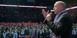 ομιλία Ερντογάν και πλήθος κόσμου/Φωτογραφία: AP