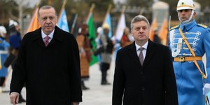 Ο Ρετζέπ Ταγίπ Ερντογάν με τον Γκιόργκε Ιβάνοφ (Φωτογραφία: Kayhan Ozer/Pool Photo via AP)