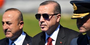 Ερντογάν-Τσαβούσογλου/Φωτογραφία: AP