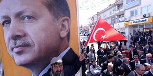 Αιματηρές εκλογές στην Τουρκία -Νεκροί σε συγκρούσεις υποστηρικτών αντίπαλων υπο