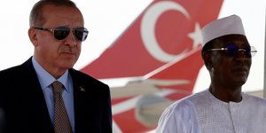 Ο Ρετζέπ Ταγίπ Ερντογάν με τον πρόεδρο του Τσαντ (Φωτογραφία: Kayhan Ozer/Pool Photo via AP)