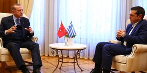 Ο Έλληνας πρωθυπουργός και ο Τούρκος πρόεδρος (Φωτογραφία: Kayhan Ozer/Pool via AP)