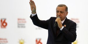 Φωτογραφία: AP/ Στην αντεπίθεση ο Ερντογάν- Μπορεί να επεκταθεί περαιτέρω η τουρκική επίθεση στη βόρεια Συρία  