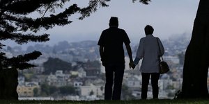 Διευθυντές έγιναν υπάλληλοι και νέοι με προσόντα πωλητές / Φωτογραφία: AP