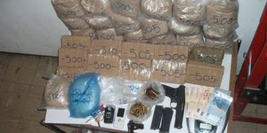 Εντοπίστηκαν 13 κιλά ηρωίνης σε σπίτι - εργαστήριο στις Αχαρνές