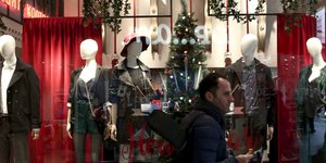 Φωτογραφία: INTIME/ Ανοιχτά σήμερα τα καταστήματα για τις τελευταίες αγορές πριν τα Χριστούγεννα