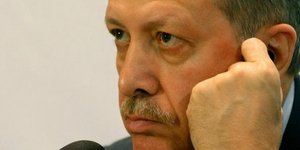 Δημοσκοπική βουτιά για Ερντογάν -Πώς τα σκάνδαλα διαφθοράς κλονίζουν την παντοδυ