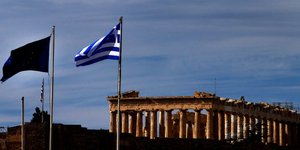 Οικονομολόγος του ESM για το «κούρεμα» δανείων τους (Φωτογραφία: AP Photo/Dimitri Messinis)