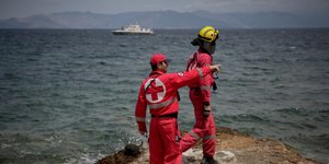 διασώστες/Φωτογραφία: Eurokinissi/ΣΤΕΛΙΟΣ ΜΙΣΙΝΑΣ