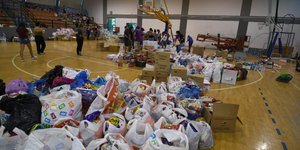 Εθελοντές για βοήθεια στους πυρόπληκτους/ Φωτογραφία intime news