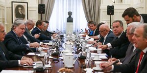 συνεδρίαση εθνικού συμβουλίου/Φωτογραφία: IntimeNews