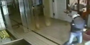 Βίντεο σοκ - Καρέ καρέ η δολοφονία άνδρα από την ιταλική καμόρα [βίντεο]