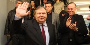 Το ΠΑΣΟΚ γυρίζει σελίδα και εκλέγει νέο πρόεδρο