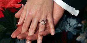 Φωτογραφία: AP/ Το δαχτυλίδι αρραβώνων της Πριγκίπισσας Ευγενίας έχει την διπλάσια τιμή από την Μέγκαν Μαρκλ [εικόνες]