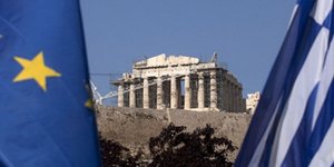 Κομισιόν: Μειώστε τους μισθούς - Επιταχύνετε τις μεταρρυθμίσεις