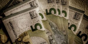 Υπέρ του ευρώ οι Ελληνες/ Φωτογραφία: EUROKINISSI- ΓΙΩΡΓΟΣ ΚΟΝΤΑΡΙΝΗΣ
