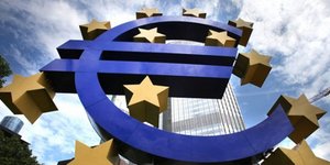 Η... Κύπρος έριξε και το ευρώ