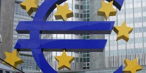 Μάχη σε 2 μέτωπα για το πακέτο βοήθειας των 130 δις