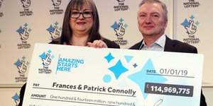Το ζευγάρι που κέρδισε το EuroMillions (Φωτογραφία: Liam McBurney/PA via AP)