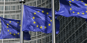 Κατάπληκτη η Ευρωπαϊκή Επιτροπή από την υποβάθμιση-σοκ