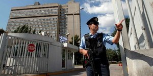 Εκτός ΕΥΠ ο υπεύθυνος της έρευνας για τη ΧΑ γιατί διαφωνούσε με την παρακολούθησ