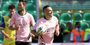 Απίστευτο γκολ επιθετικού με βολέ στην κίνηση από τα 40 μέτρα [βίντεο]