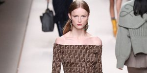 Μοντέλο στην πασαρέλα/Φωτογραφία Splash