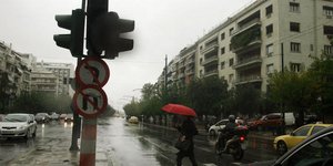 Φωτογραφία: Eurokinissi- Πεζός περνά τον δρόμο