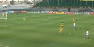 Απίθανο γκολ από τα 70 μέτρα [βίντεο]