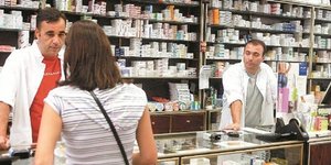 Ούτε τα φάρμακα τους δεν μπορούν να αγοράσουν οι Έλληνες