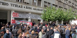 Παρέμβαση Σαμαρά για τον ΕΟΠΥΥ ζητούν οι φαρμακοποιοί