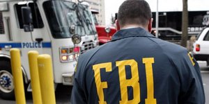 «Βόμβα» στο FBI: Πήραν καταδικασμένο χάκερ των Anonymous για να κλέβει απόρρητα