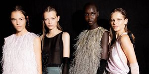 Μοντέλα ποζάρουν στο φακό/Φωτογραφία Instagram @rochasofficial