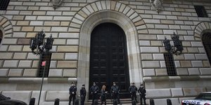 (από λογαριασμό της στην FED Reserve της Νέας Υόρκης