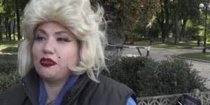 Ακτιβίστρια της Femen ως Μέριλιν Μονρόε