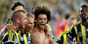 Εντυπωσιακό γκολ αμυντικού μέσου με σουτ έξω από την περιοχή [βίντεο]