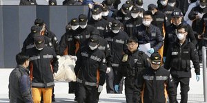 Ναυάγιο στη Νότια Κορεάς: Το πλήρωμα είχε εντολή εγκατάλειψης του πλοίου αλλά άφ