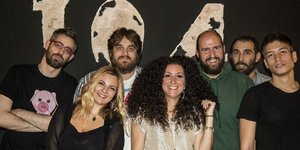 Όλοι οι συμμετέχοντες επί σκηνής 